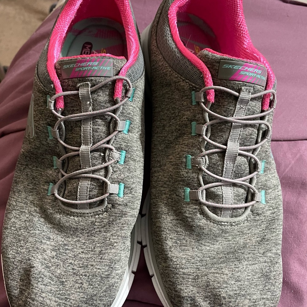 EUC Skechers Women's Gray and Pink Air Cooled Memory Foam Athletic Shoes